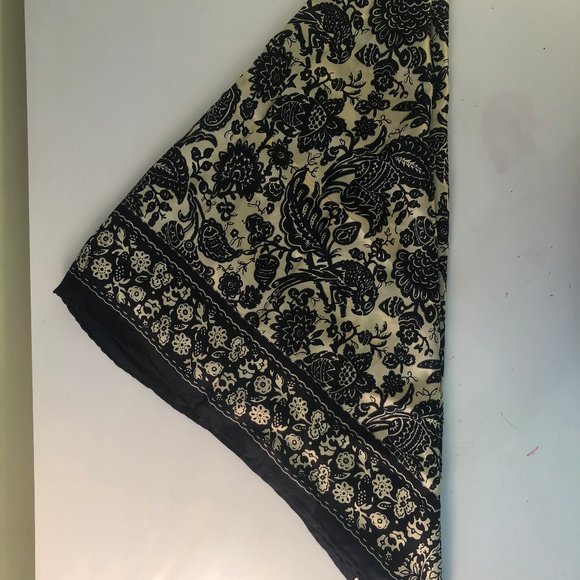 Scarf - Picture 1 of 3